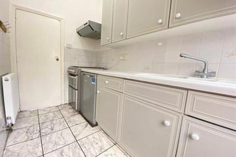 1 bedroom in a house share to rent, Chelmsford Road, London, N14