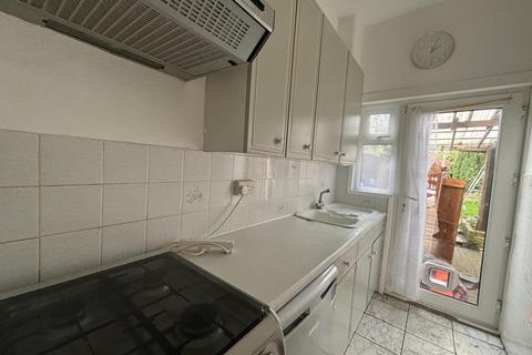 1 bedroom in a house share to rent, Chelmsford Road, London, N14