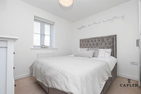 3 bedroom end of terrace house to rent, Ash Road, Chigwell