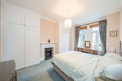 4 bedroom end of terrace house for sale, Hereford Road, London W3