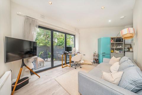 1 bedroom maisonette to rent, Lyveden Road, London SW17