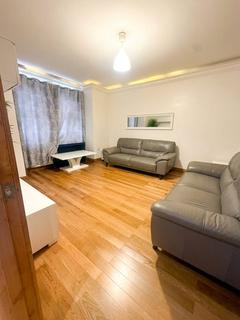 3 bedroom semi-detached house to rent, REDMEAD ROAD, Hayes, UB3