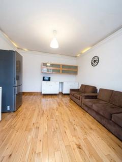 3 bedroom semi-detached house to rent, REDMEAD ROAD, Hayes, UB3