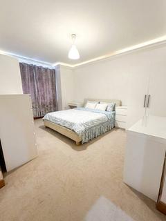 3 bedroom semi-detached house to rent, REDMEAD ROAD, Hayes, UB3