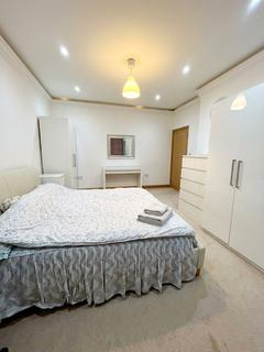 3 bedroom semi-detached house to rent, REDMEAD ROAD, Hayes, UB3