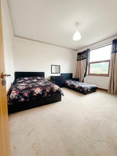 3 bedroom semi-detached house to rent, REDMEAD ROAD, Hayes, UB3