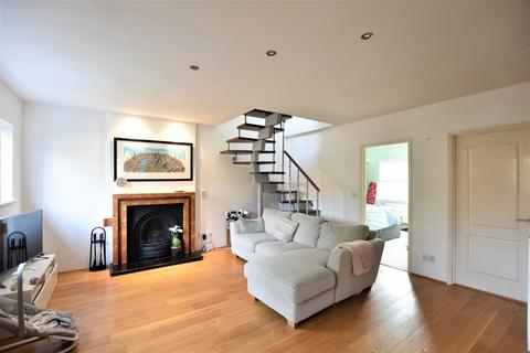 3 bedroom maisonette for sale, Churchbury Road, London