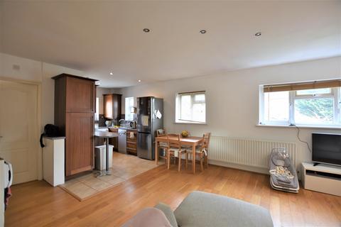 3 bedroom maisonette for sale, Churchbury Road, London