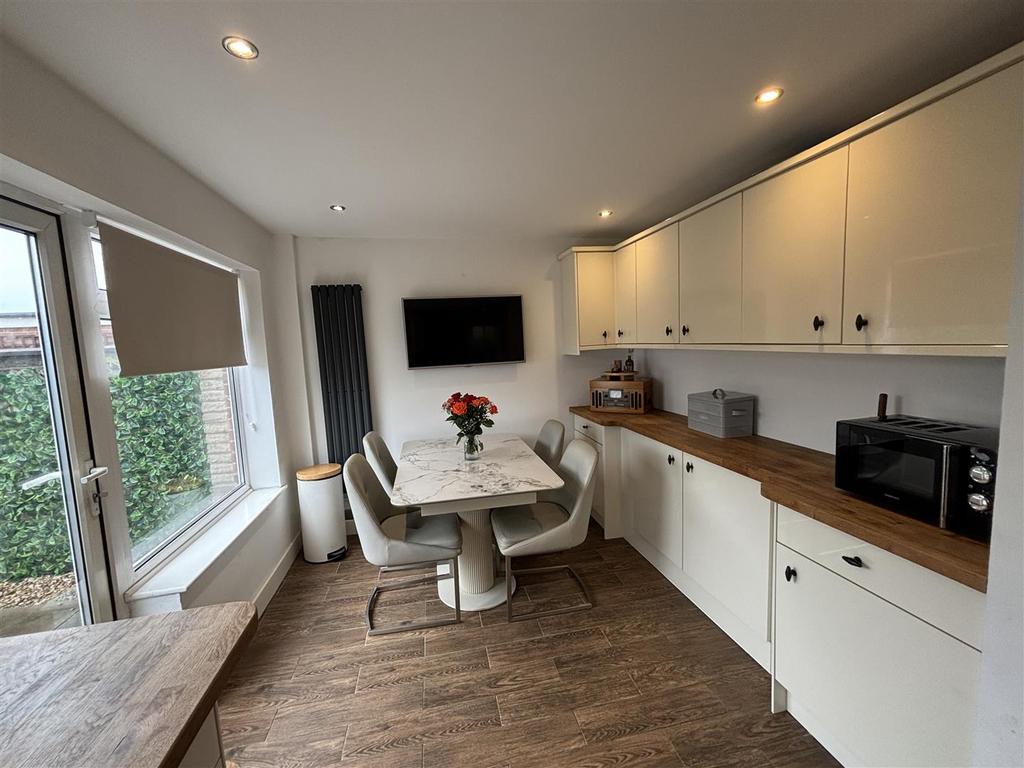 House in Blaby, Glenfields - View 3