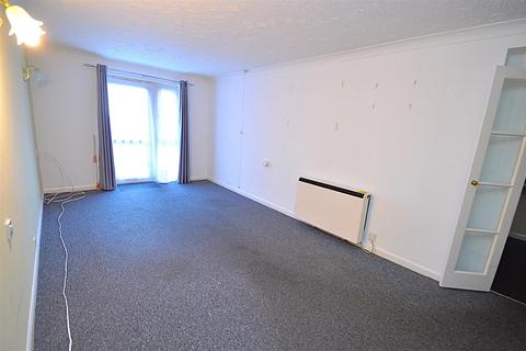 1 bedroom retirement property for sale, Balmoral Road, Westcliff-On-Sea