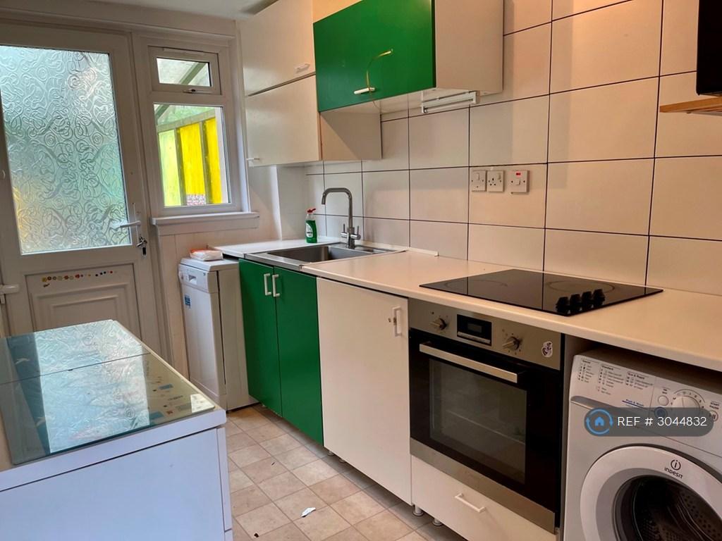 House in Twechar - More
