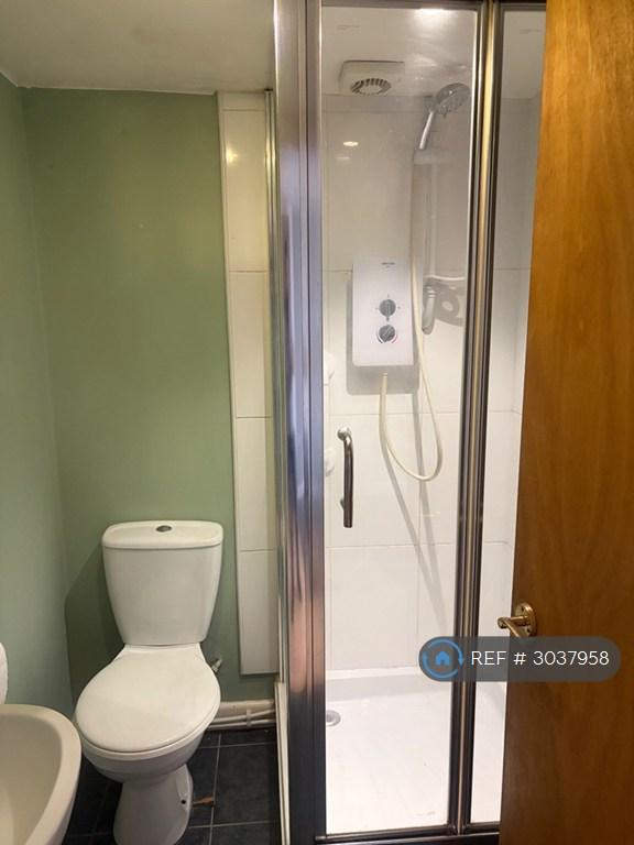 Apartment in Leeds - View 5