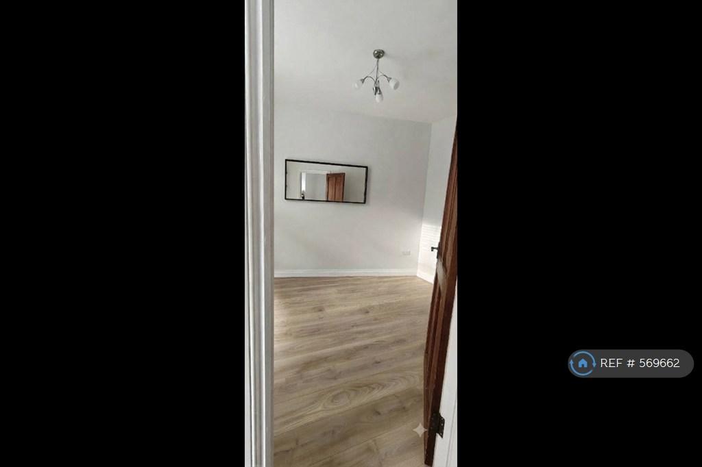 Apartment in London, Temple Mills, Leytonstone - View 3