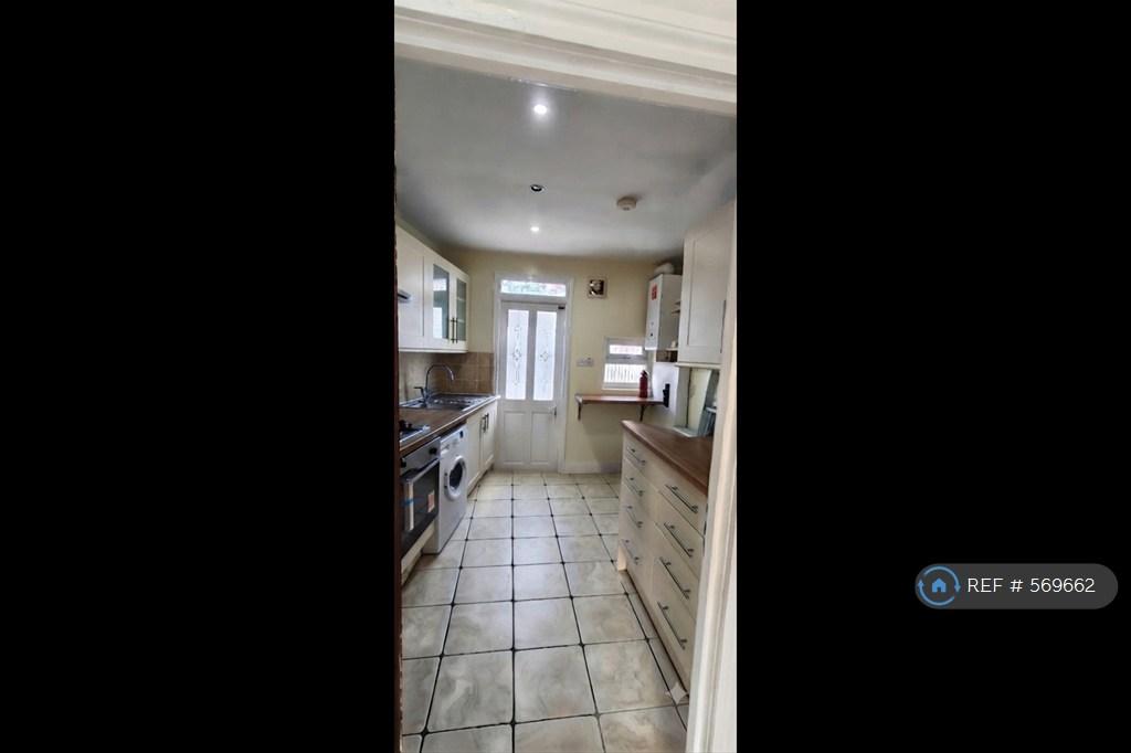 Apartment in London, Temple Mills, Leytonstone - View 4