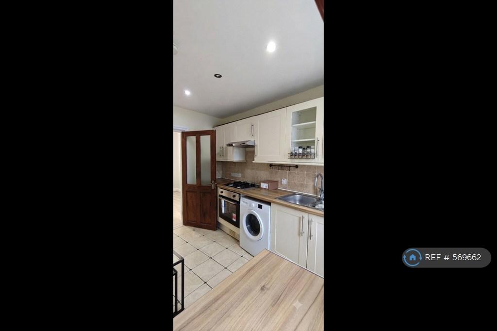 Apartment in London, Temple Mills, Leytonstone - View 5