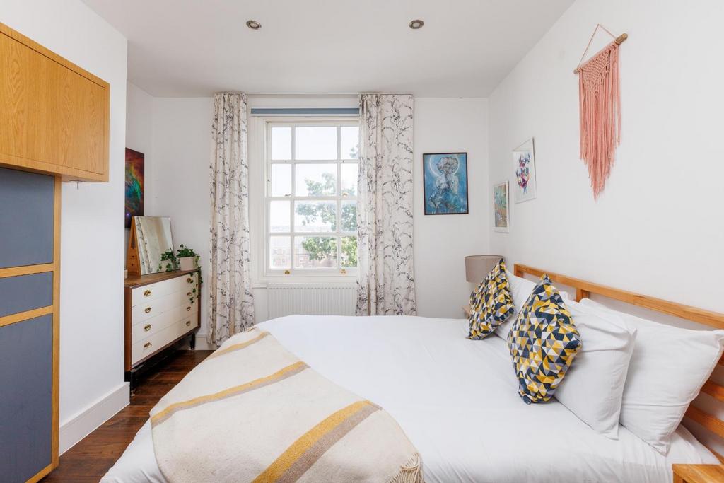 Apartment in Bristol - View 3