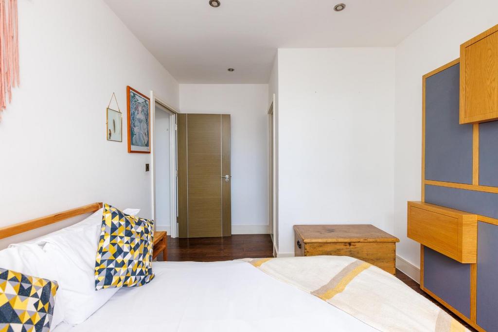 Apartment in Bristol - More