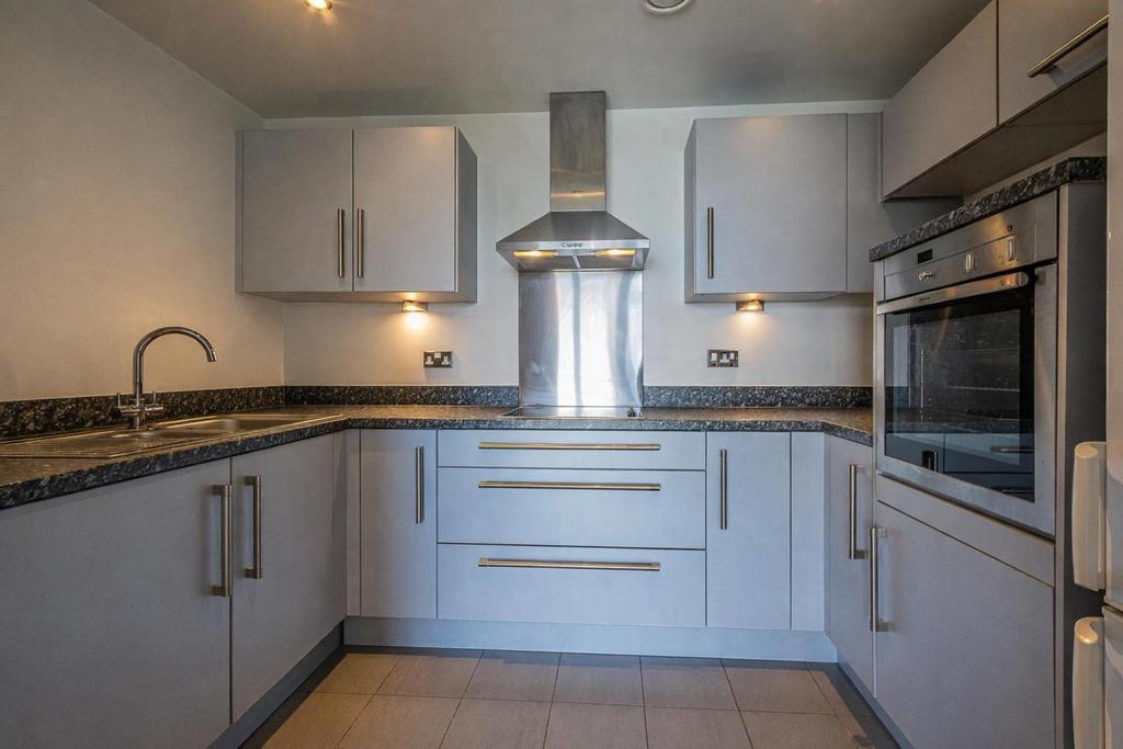 Apartment in Cardiff - View 3