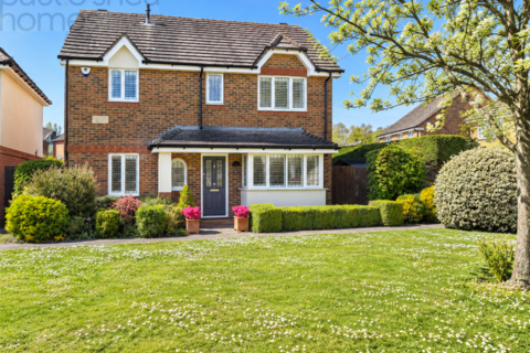 4 bedroom detached house for sale, Catlin Gardens, Godstone, RH9 8NT