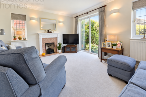 4 bedroom detached house for sale, Catlin Gardens, Godstone, RH9 8NT