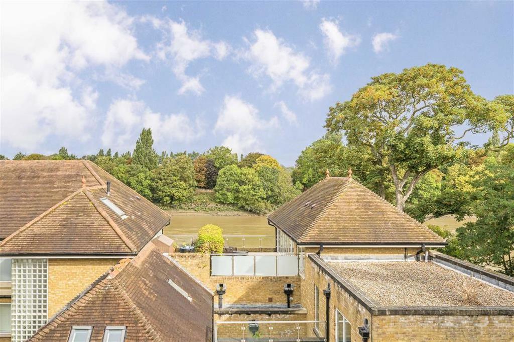 House in London - View 2