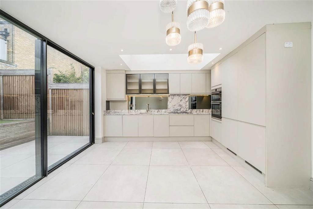 House in London - View 4