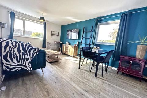 2 bedroom flat for sale, Basildon Gardens, Wallsend, Tyne and Wear, NE28 9AJ