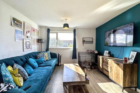 2 bedroom flat for sale, Basildon Gardens, Wallsend, Tyne and Wear, NE28 9AJ
