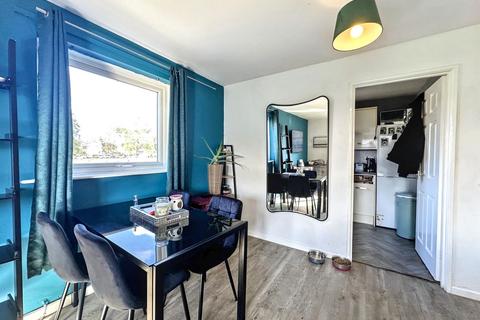 2 bedroom flat for sale, Basildon Gardens, Wallsend, Tyne and Wear, NE28 9AJ