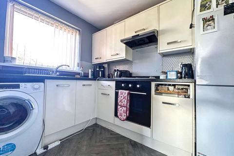 2 bedroom flat for sale, Basildon Gardens, Wallsend, Tyne and Wear, NE28 9AJ