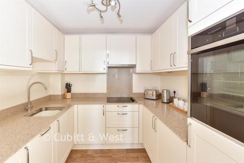 2 bedroom apartment for sale, Fleur de Lis, Haywards Heath RH16
