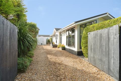2 bedroom detached bungalow for sale, Holders Road, Amesbury, SALISBURY