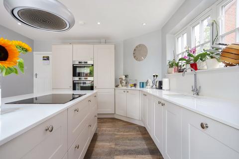 4 bedroom detached house for sale, Waverley Lane, Farnham, GU9