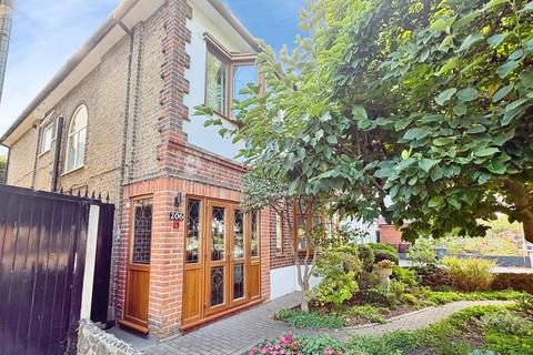 4 bedroom semi-detached house for sale, Longbridge Road, Barking