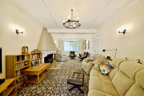 4 bedroom semi-detached house for sale, Longbridge Road, Barking