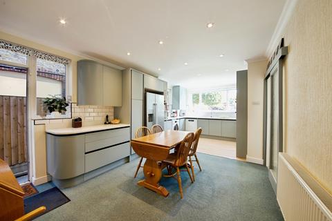 4 bedroom semi-detached house for sale, Longbridge Road, Barking