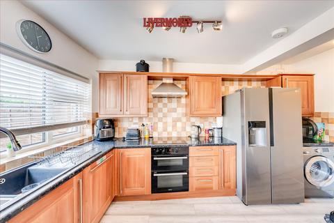 4 bedroom end of terrace house for sale, Heathview Avenue, Crayford, Dartford