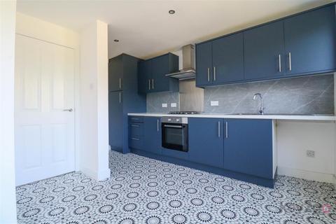 4 bedroom detached house to rent, Meadow Gate Avenue, Sothall, Sheffield