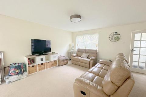 3 bedroom end of terrace house to rent, Buckingham Drive, Stopsley, Luton, Bedfordshire, LU2 9RA