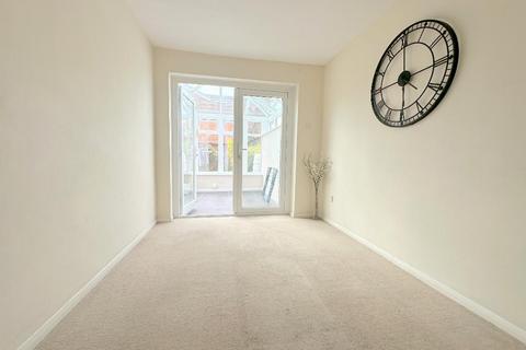 3 bedroom end of terrace house to rent, Buckingham Drive, Stopsley, Luton, Bedfordshire, LU2 9RA