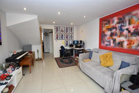 2 bedroom semi-detached house for sale, Hornbeam Road, Bicester