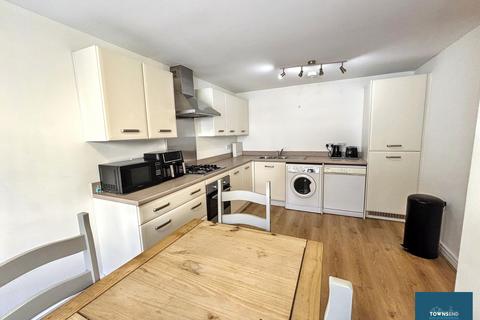 3 bedroom semi-detached house to rent, College Green, Penryn, TR10