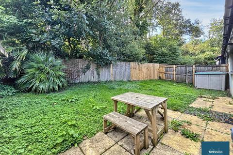 3 bedroom semi-detached house to rent, College Green, Penryn, TR10