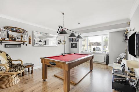 5 bedroom detached house for sale, Medina Gardens, Bicester