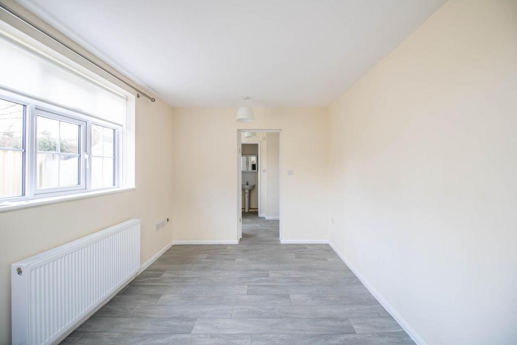 Apartment in Cambridge - View 5