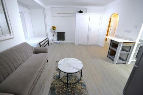 Studio to rent, Abbey Road, London NW8