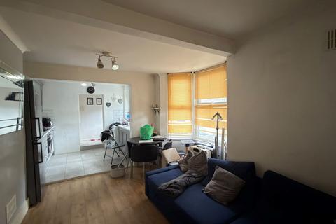 2 bedroom flat for sale, 23A Crowther Road, South Norwood, London, SE25 5QW