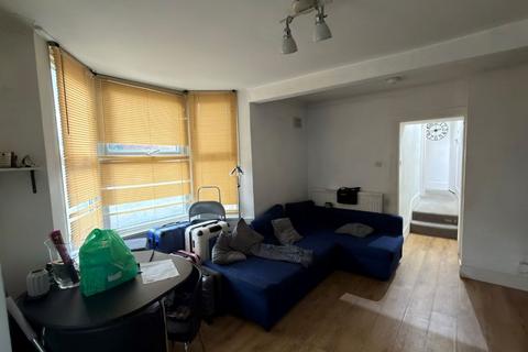 2 bedroom flat for sale, 23A Crowther Road, South Norwood, London, SE25 5QW