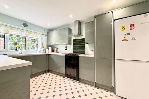 4 bedroom detached house for sale, Blakeney Drive, Luton, LU2