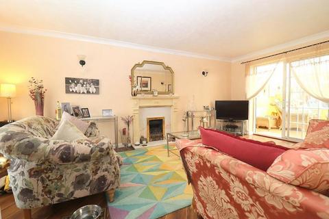 4 bedroom detached house for sale, Blakeney Drive, Luton, LU2